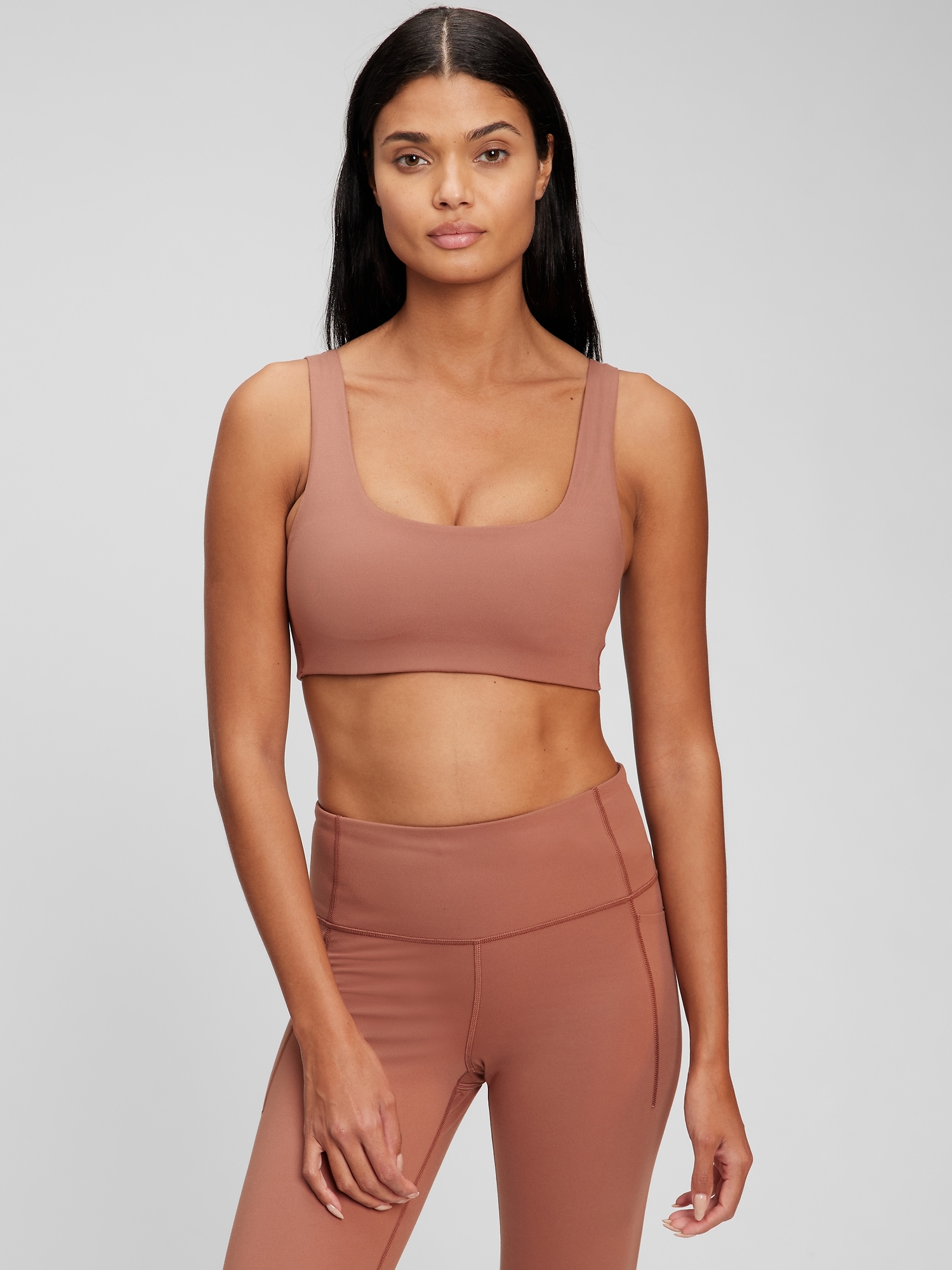 GapFit Low Impact Power Scoopneck Sports Bra