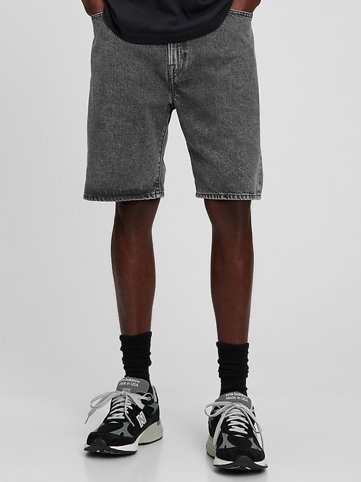 Image number 3 showing, '90s Loose Denim Shorts with Washwell