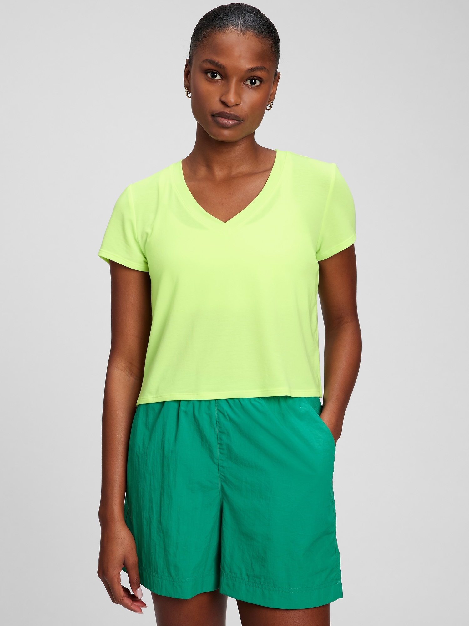 Gap breathe v neck deals