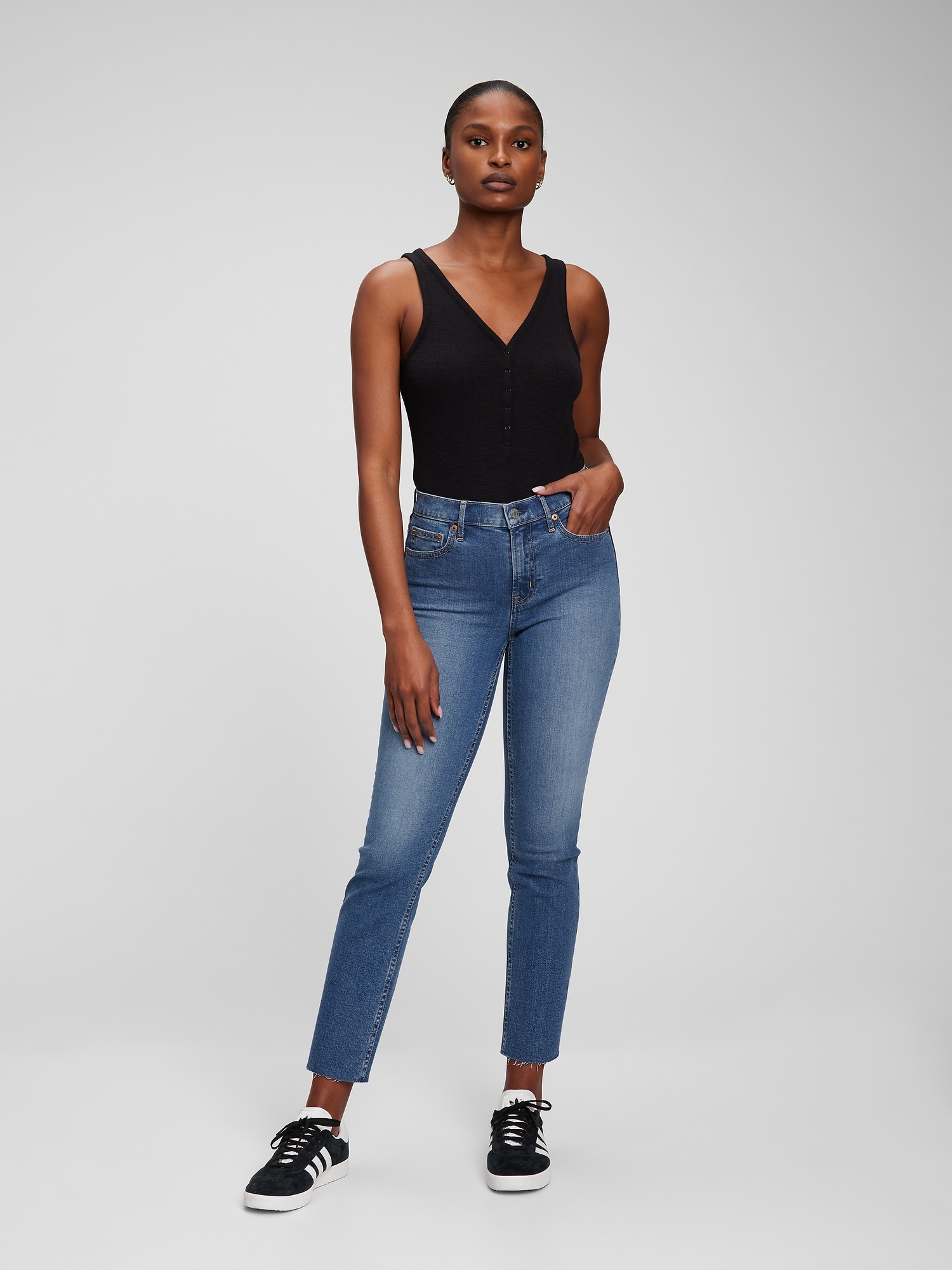 Gap Women's Mid Rise Vintage Slim Jeans with Washwell Medium Indigo Tall Size 32