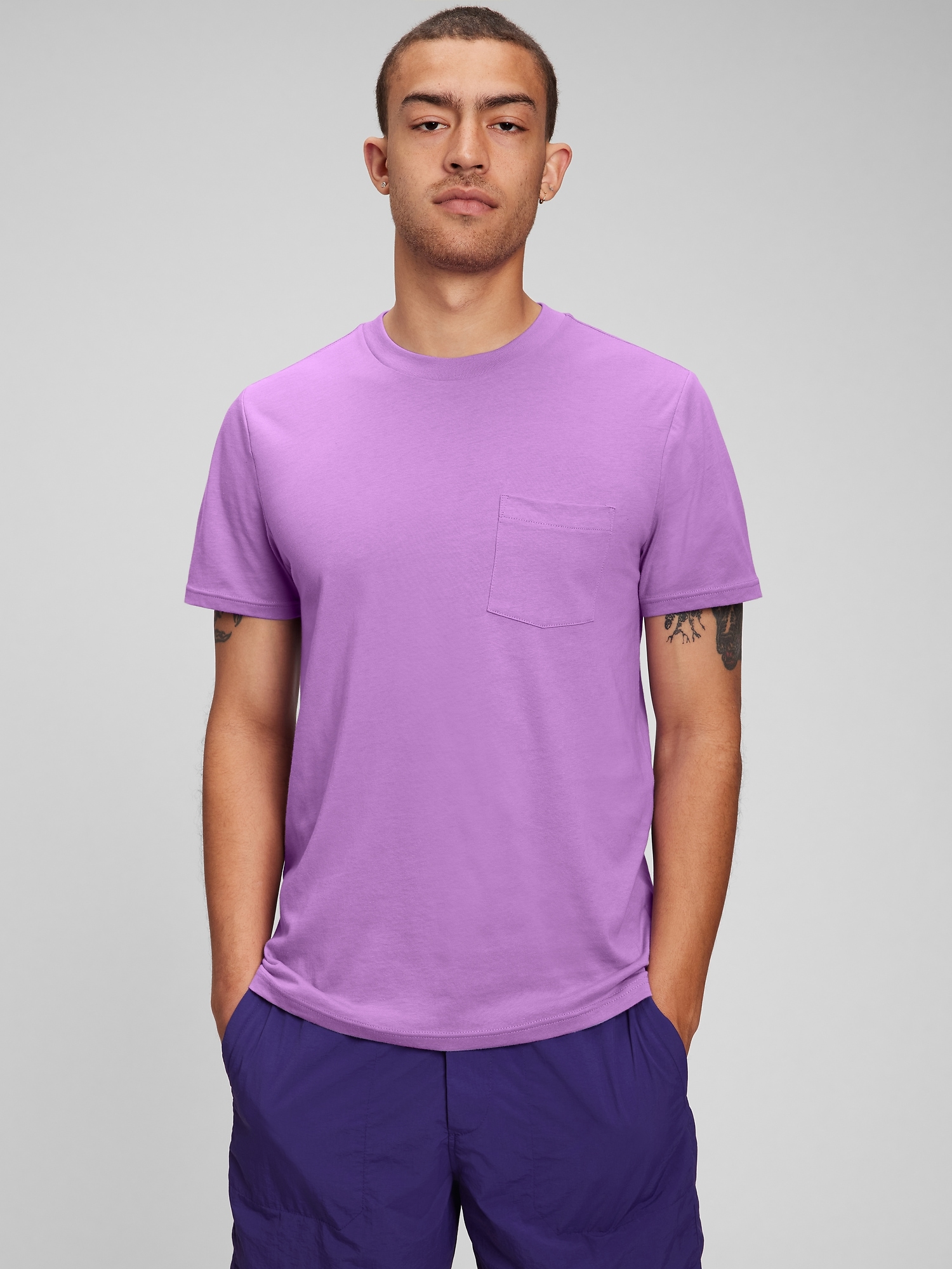 Gap 100% Organic Cotton Pocket T-Shirt purple. 1