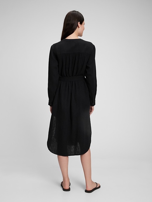2 of 8 showing, with the color black of product Crinkle Gauze Tie-Waist Midi Dress