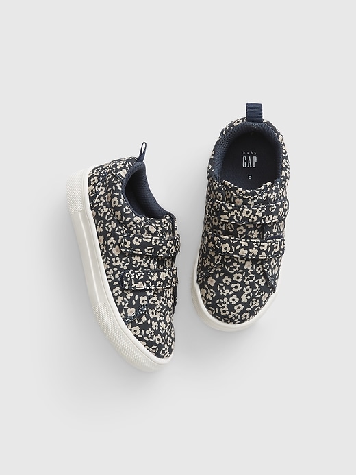 1 of 8 showing, with the color floral print black of product Toddler Floral Print Sneakers
