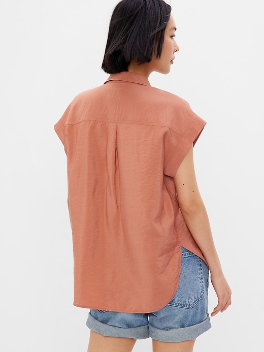 2 of 8 showing, with the color cedarwood brown of product Utility Shirt