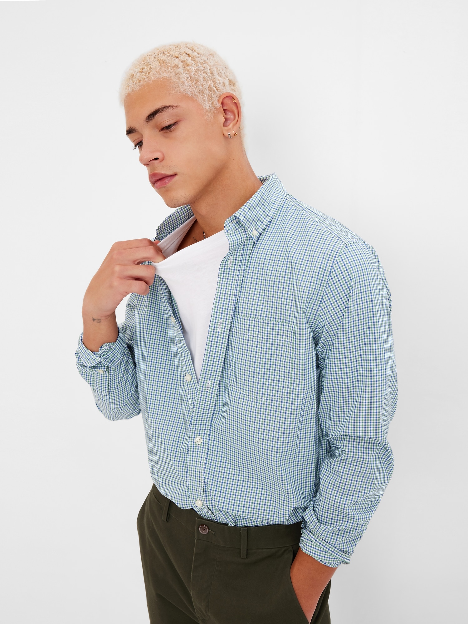 Gap All-Day Poplin Shirt in Standard Fit green. 1