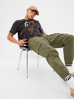 Cargo joggers with gapflex clearance