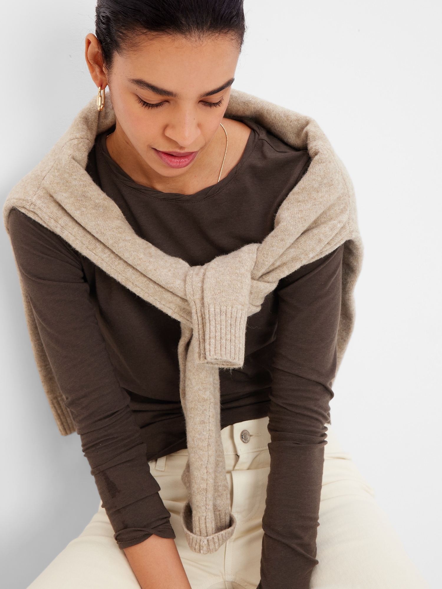 Featherweight Twist Crewneck Top Gap