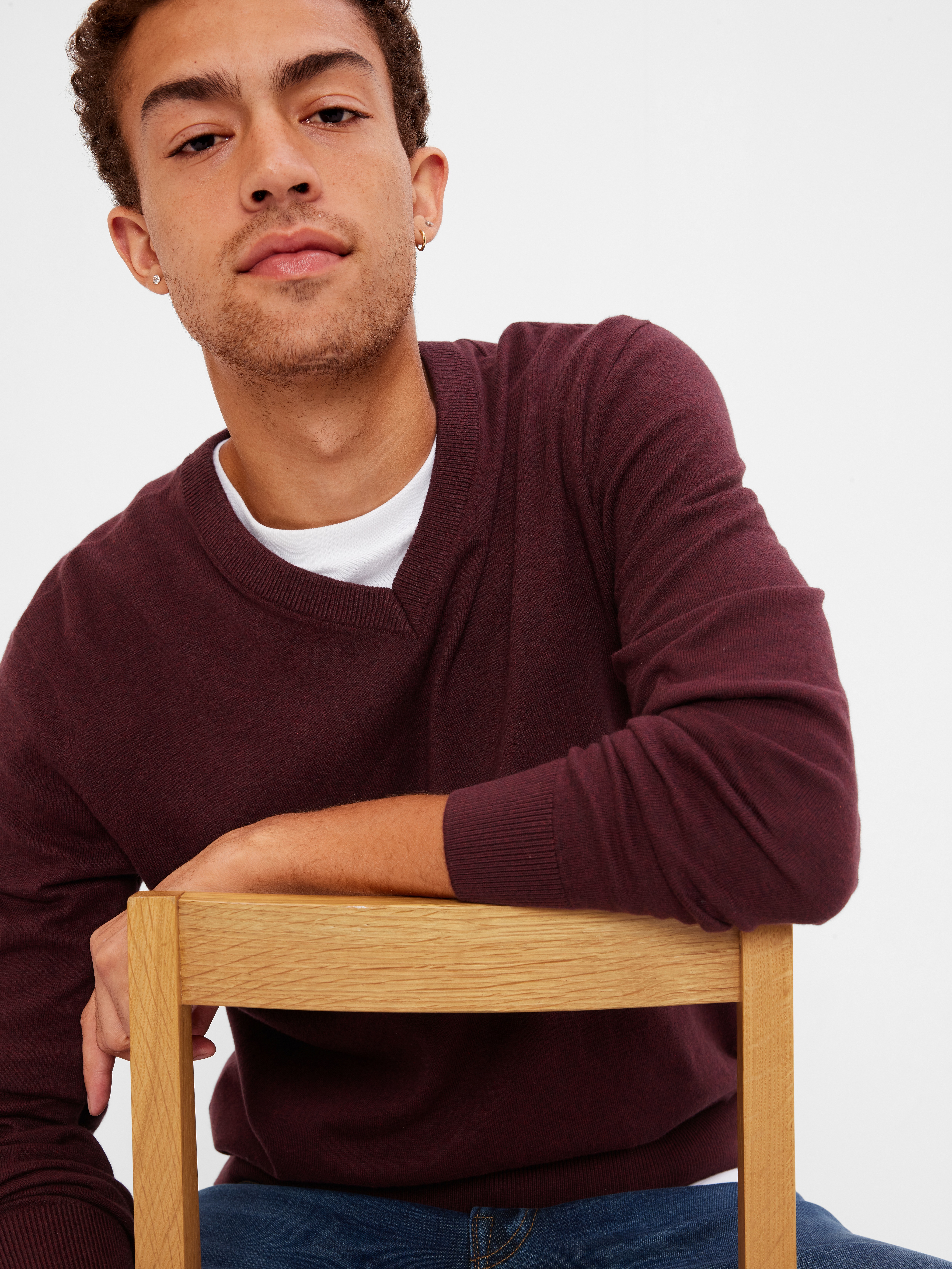 Men's Mainstay V-Neck Sweater by Gap Aubergine Size L