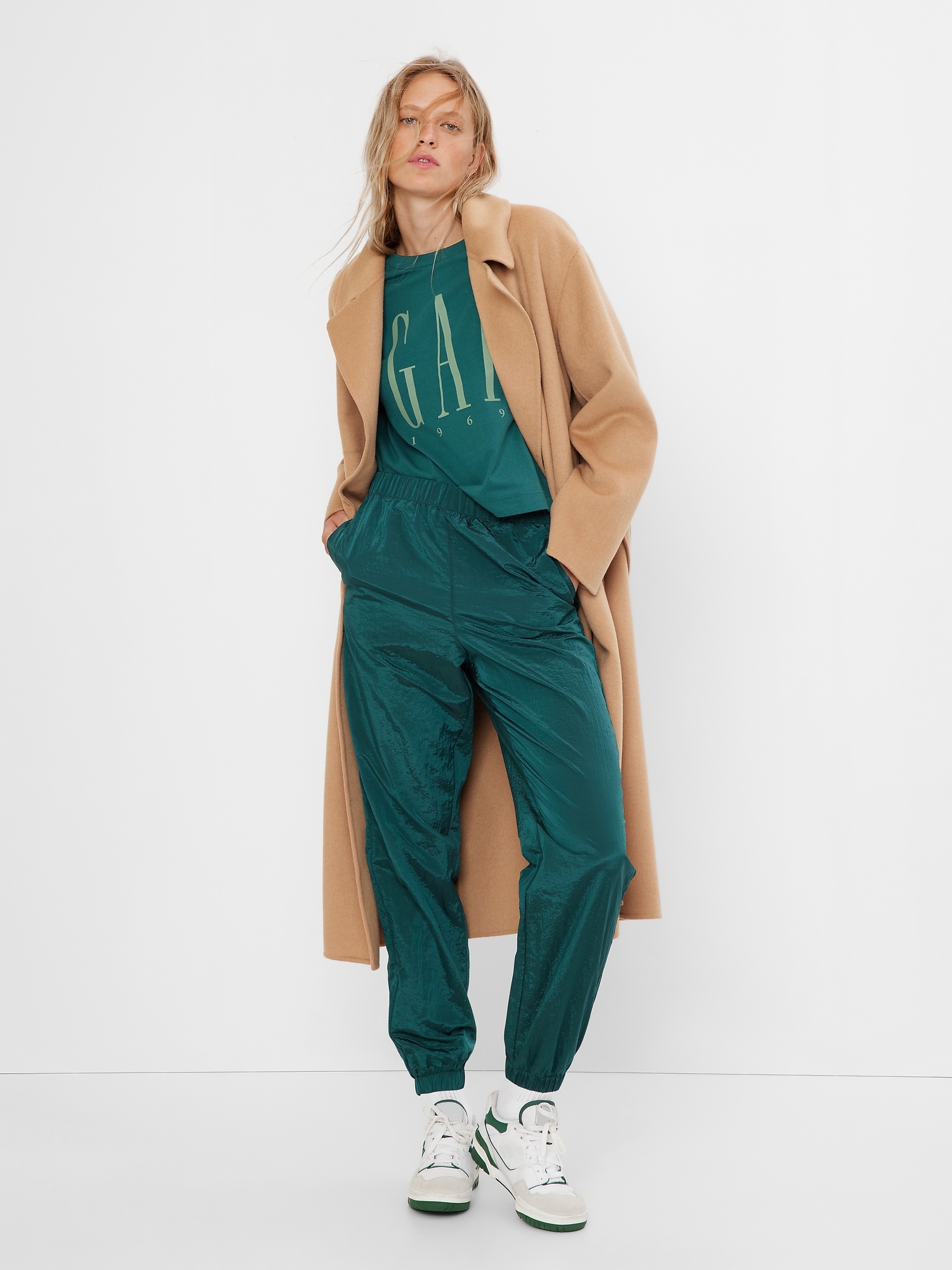 Gap Fit Lustre Windbreaker Jogger In Tropic Green