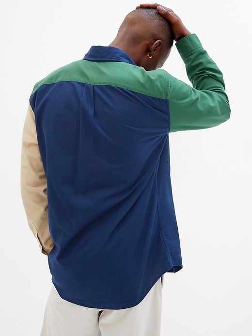 2 of 8 showing, with the color COLOR BLOCK COOL of product Colorblock Classic Oxford Shirt with In-Conversion Cotton