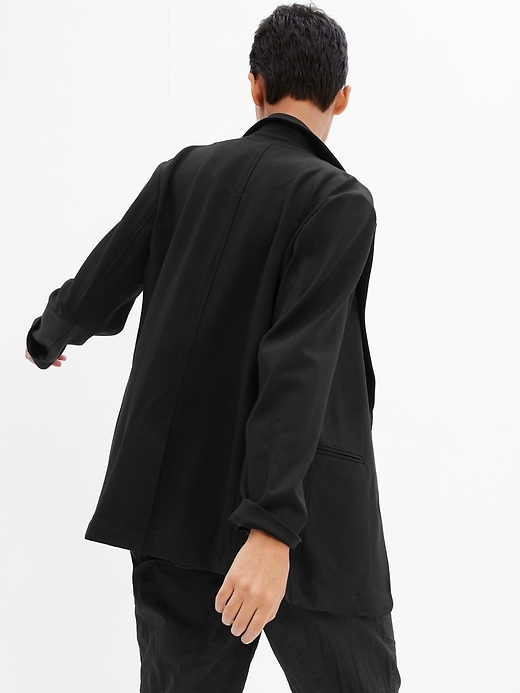 2 of 8 showing, with the color black of product Relaxed Ponte Blazer