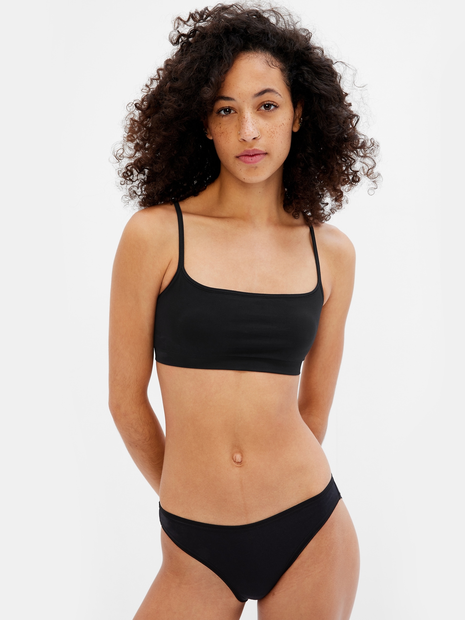 Gap Seamless Scoop Bralette black. 1