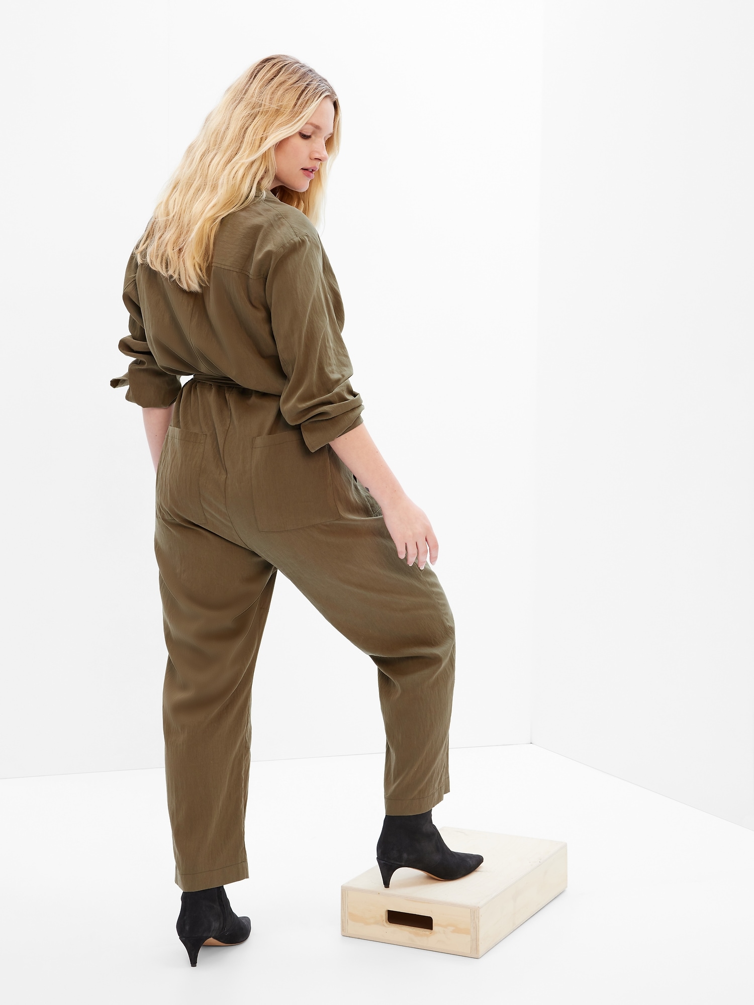 Женские комбинезоны Gap TENCEL™ Lyocell Jumpsuit — фото 5