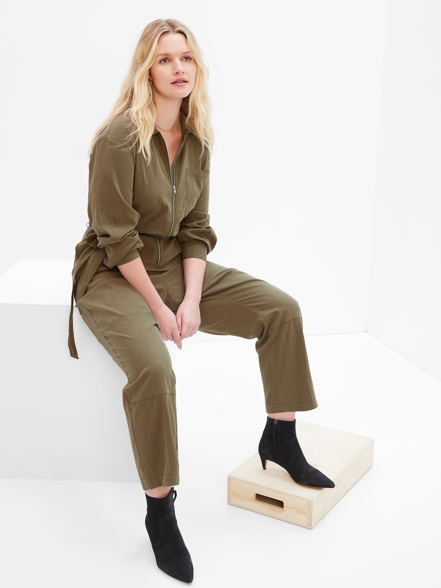 Женские комбинезоны Gap TENCEL™ Lyocell Jumpsuit — фото 4