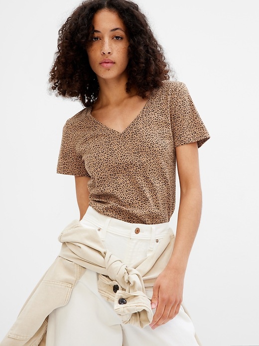 Image number 1 showing, 100% Organic Cotton Vintage V-Neck T-Shirt