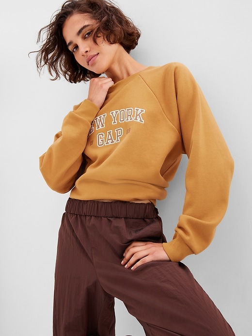 Gap raglan sweatshirt on sale