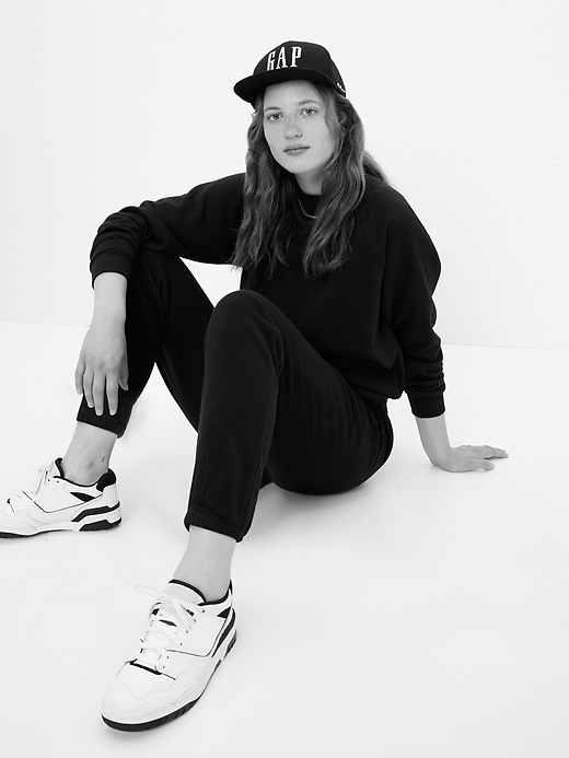 m.u CLASSY RAGLAN SWEAT ベージュ×ブラック VintageSoft Raglan Sweatshirt | Gap