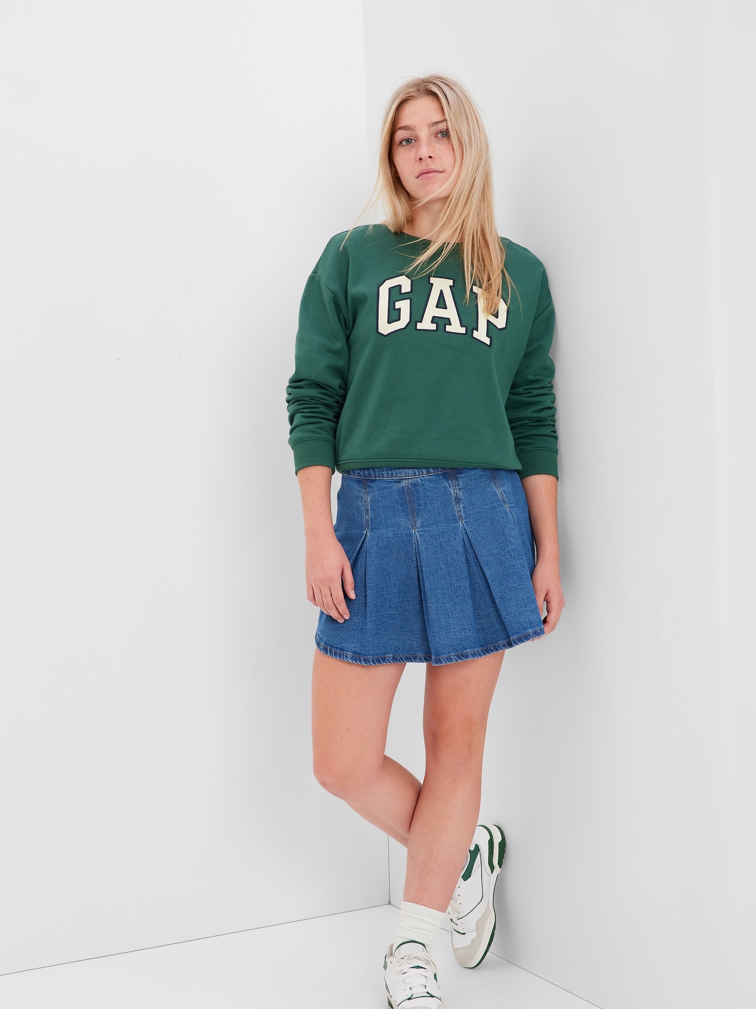 Gap Teen Gap Logo Sweatshirt green. 1