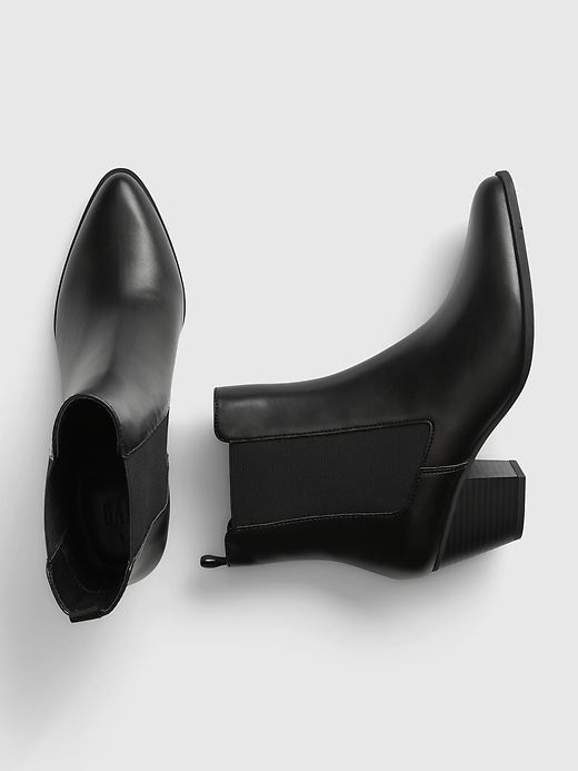 2 of 8 showing, with the color true black of product Heeled Chelsea Boots