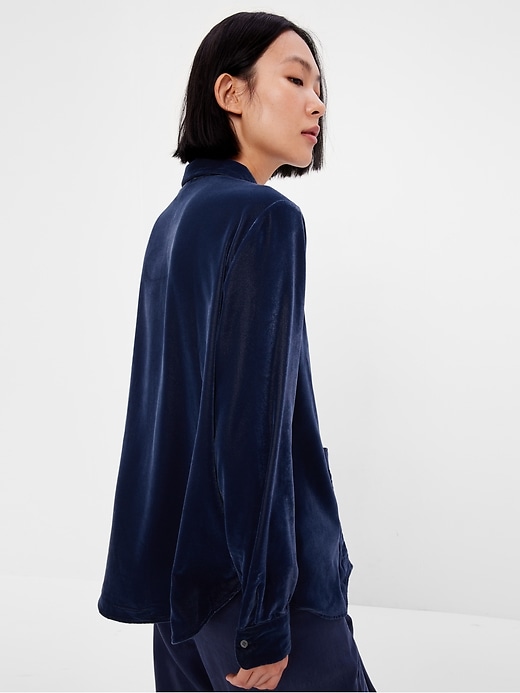 2 of 8 showing, with the color navy uniform of product Velvet Boyfriend Shirt