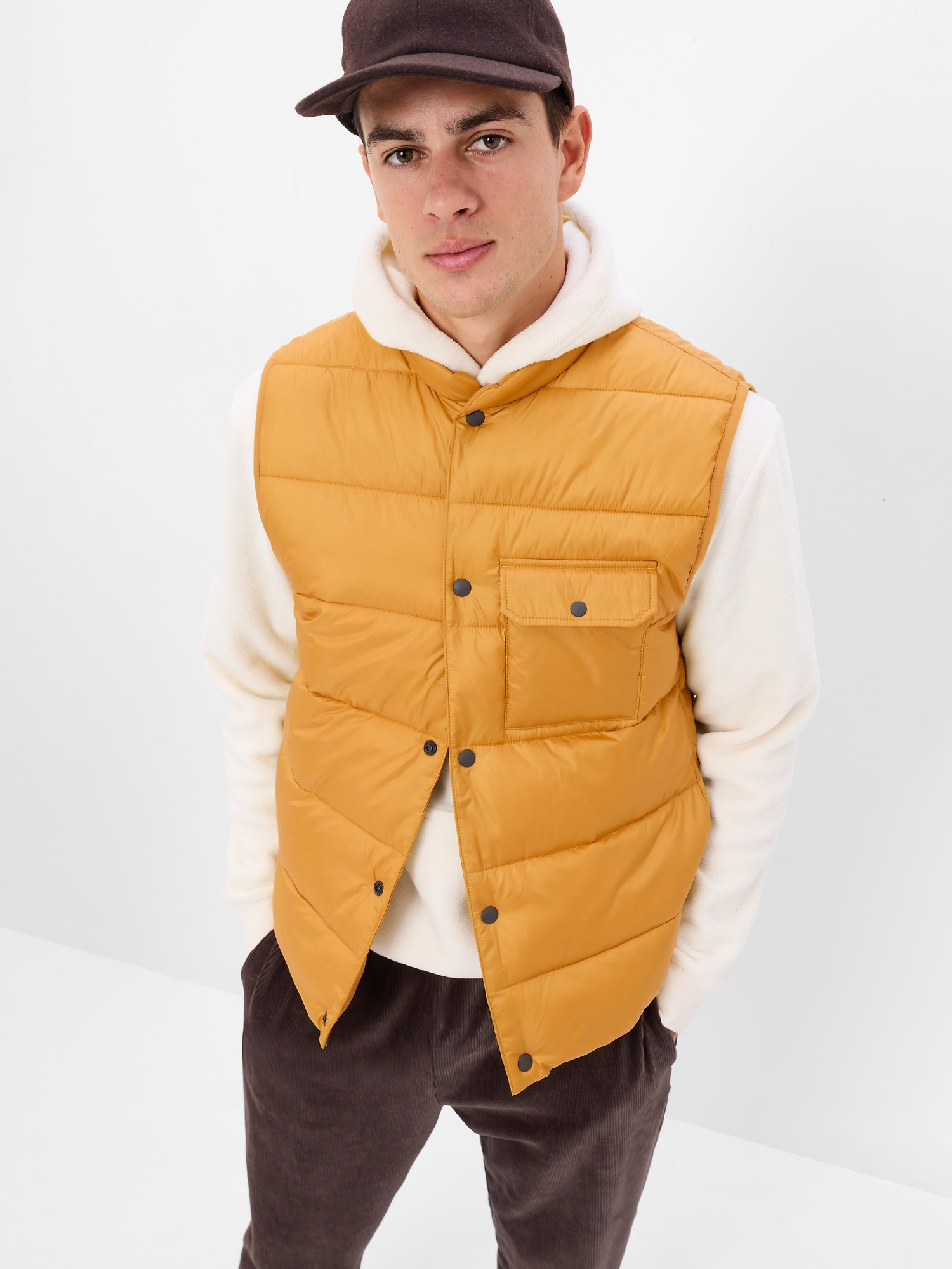 Gap Recycled Puffer Layering Vest gold. 1