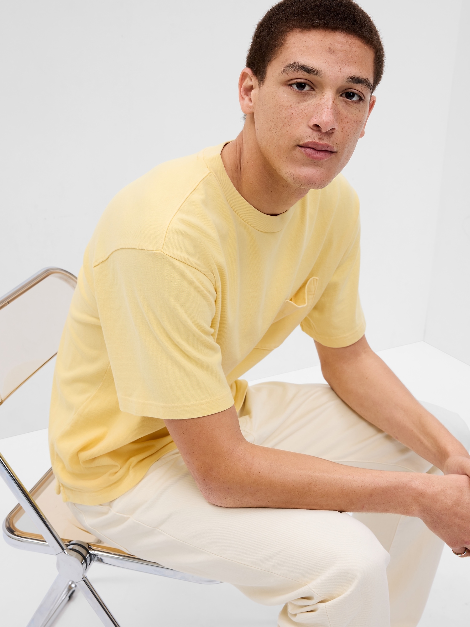 Gap Heavyweight Pocket T-Shirt yellow. 1