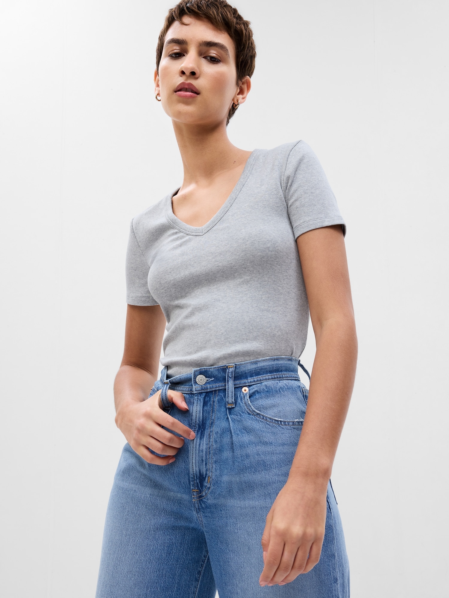 Modern V Neck T Shirt Gap