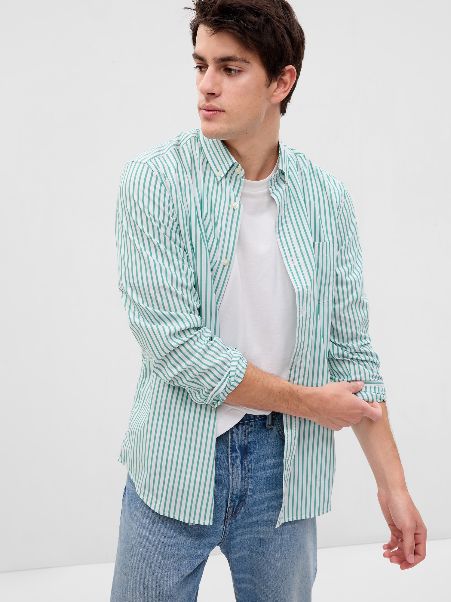 Gap All-Day Poplin Shirt in Standard Fit green. 1