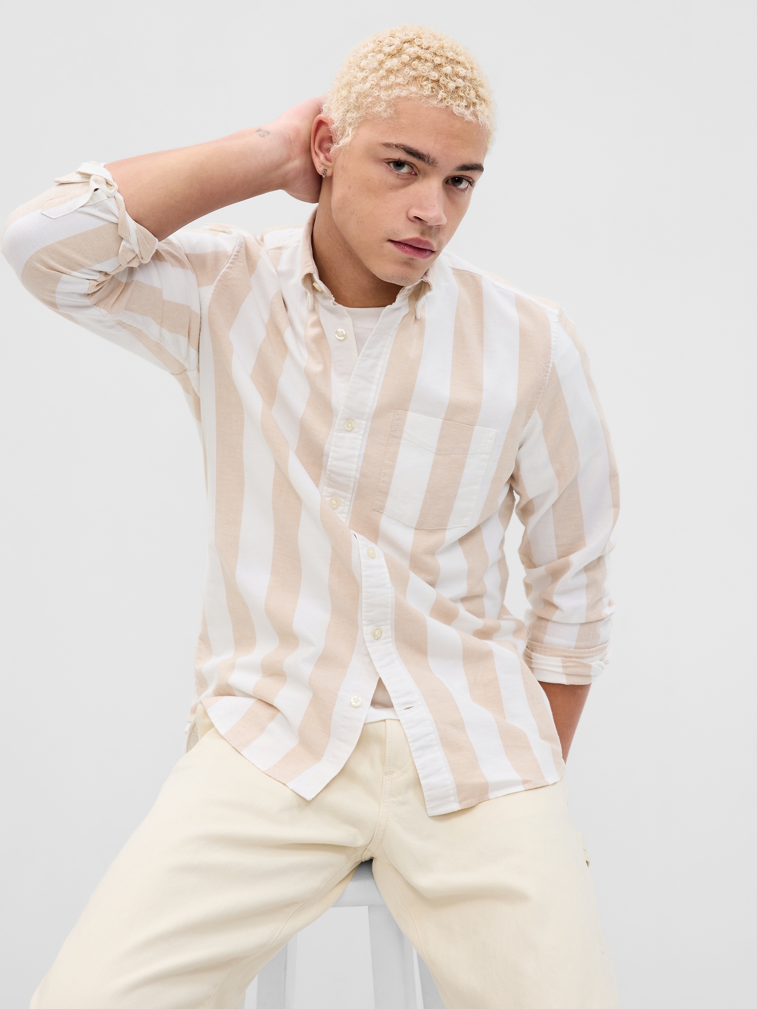 Gap Classic Oxford Shirt in Standard Fit with In-Conversion Cotton