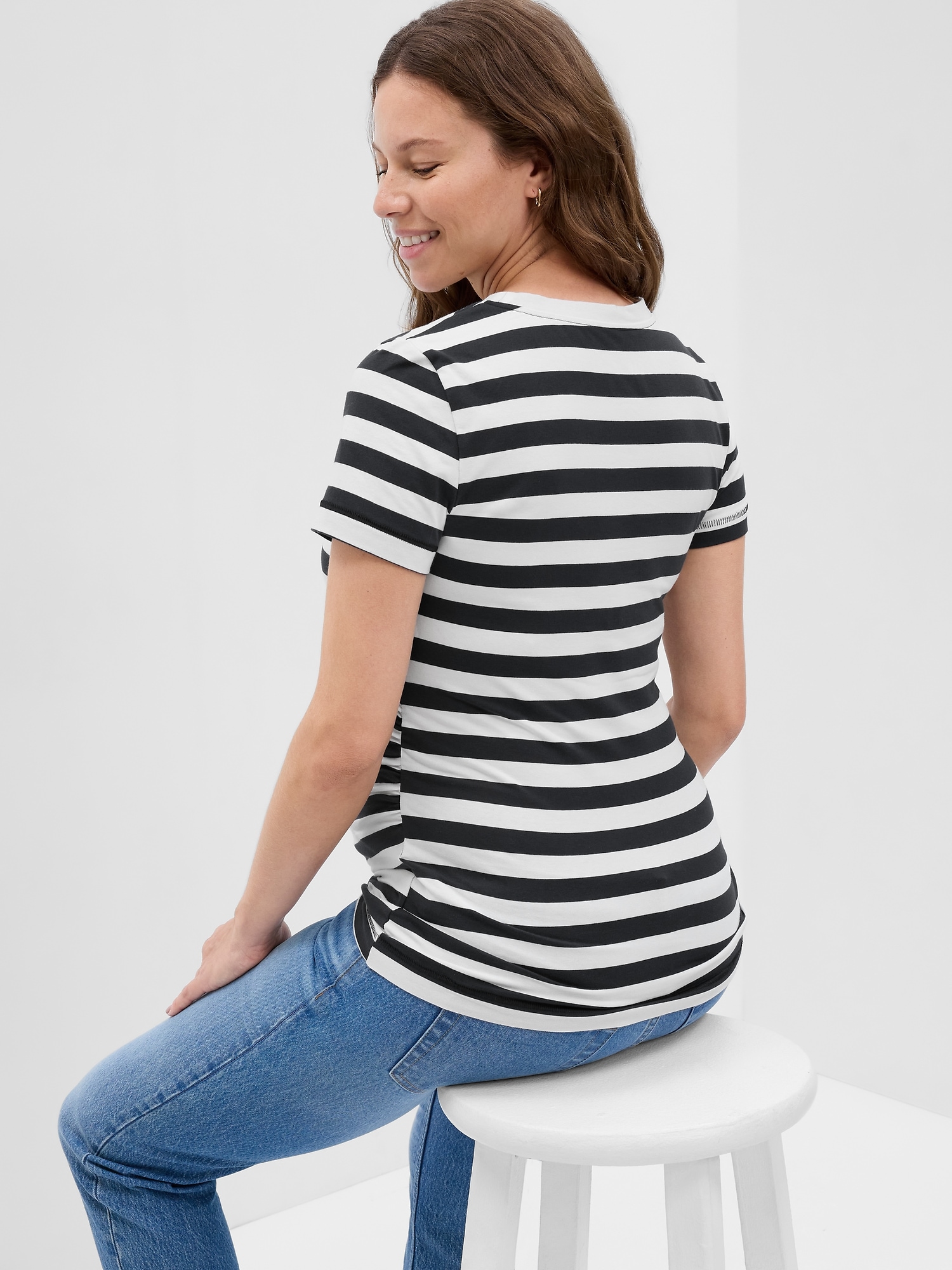 maternity-organic-cotton-vintage-crew-t-shirt-gap