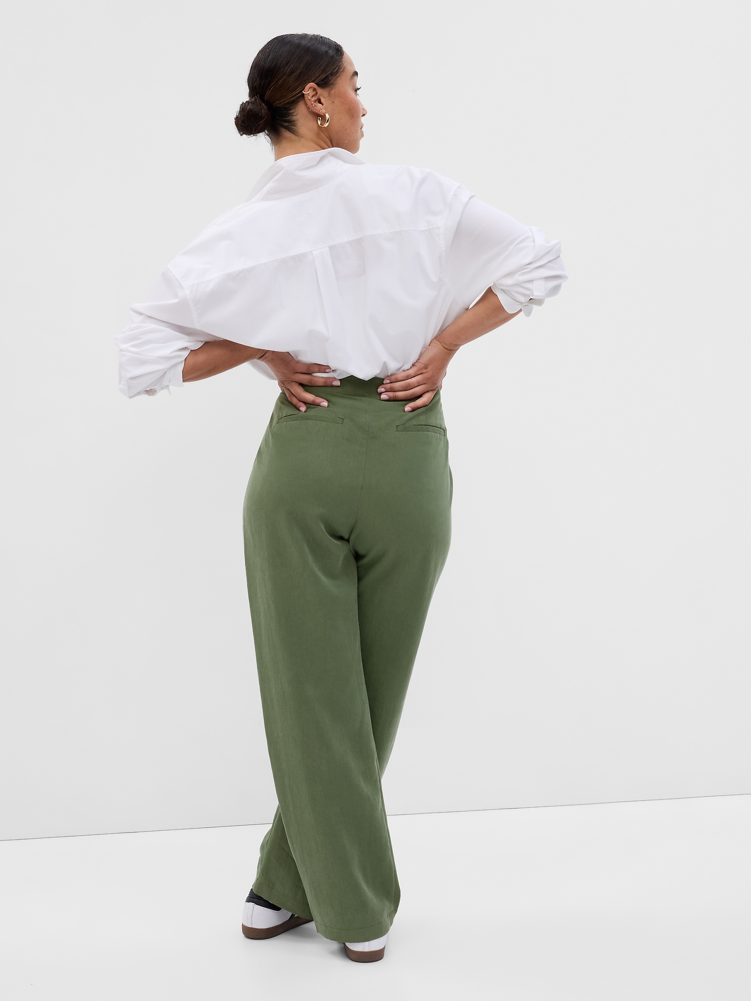 ASOS DESIGN Petite wide leg pants with pleat detail