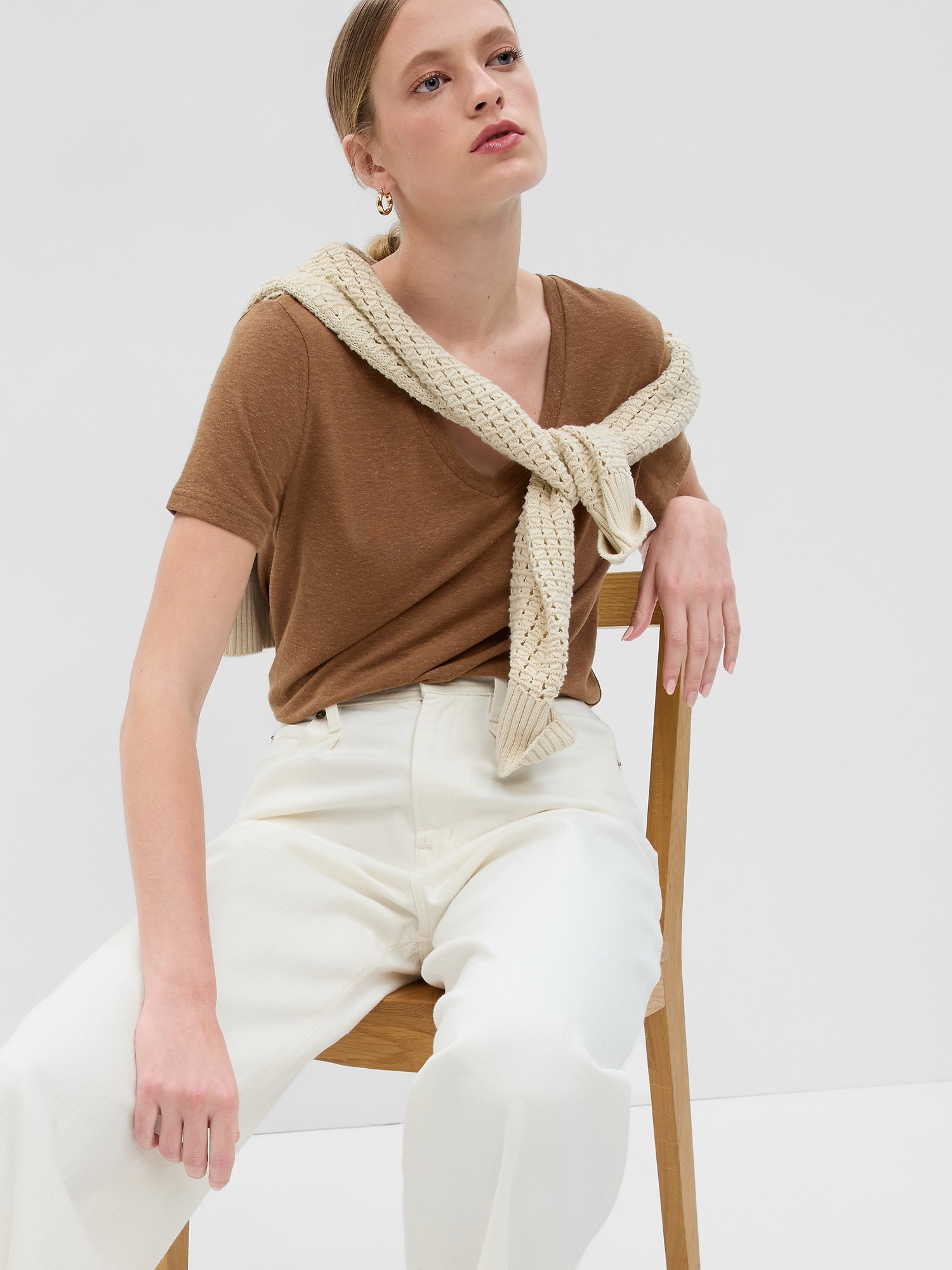 Gap Linen-Blend T-Shirt brown. 1