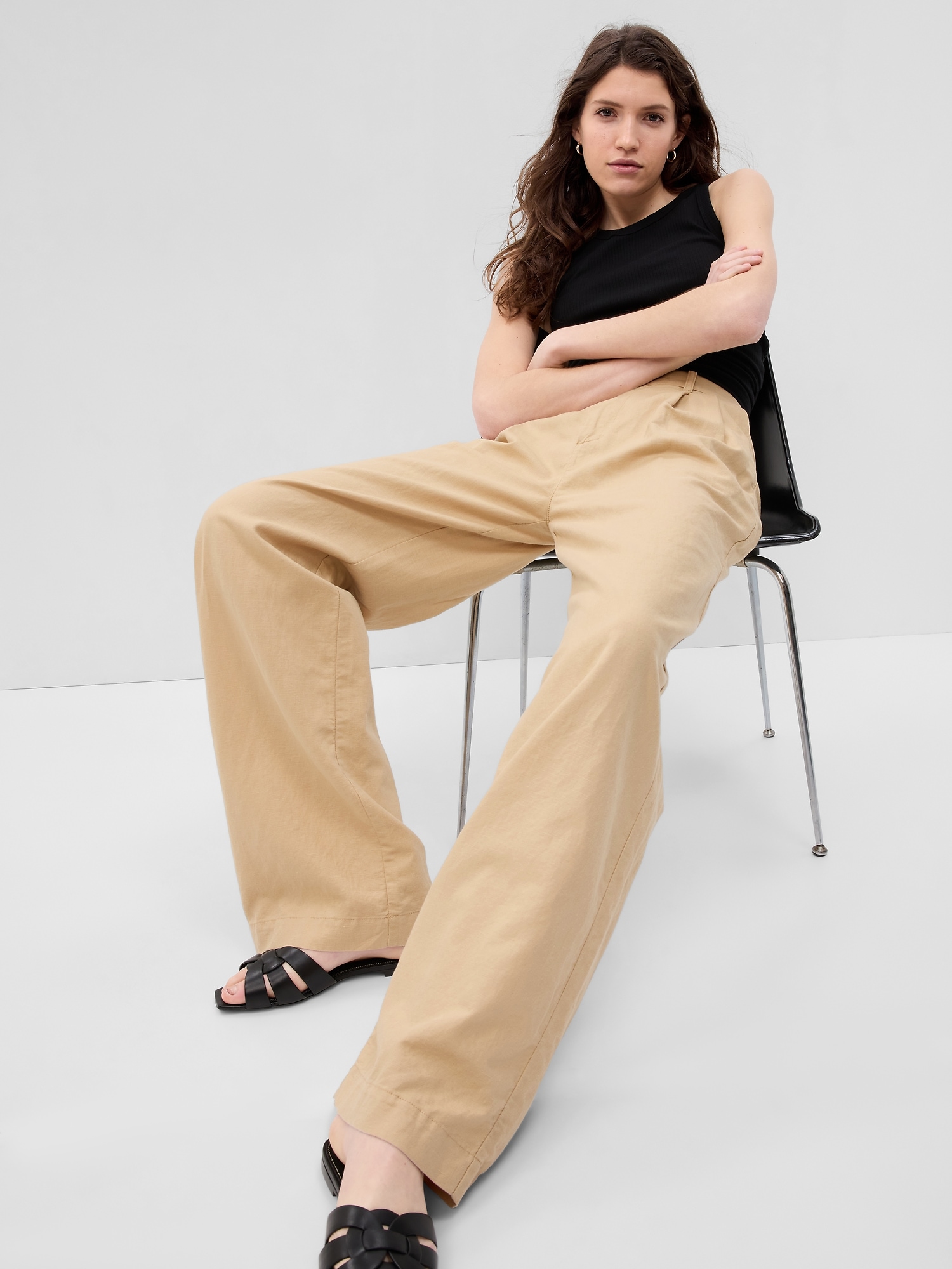 Gap Linen-Cotton Pleated Pants brown. 1