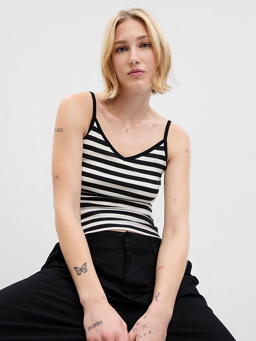 Gap tank top shop with shelf bra
