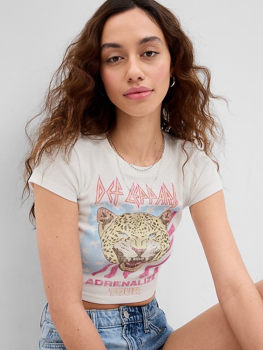 1 of 8 showing, with the color Def Leppard (new off white) of product Cropped Graphic T-Shirt
