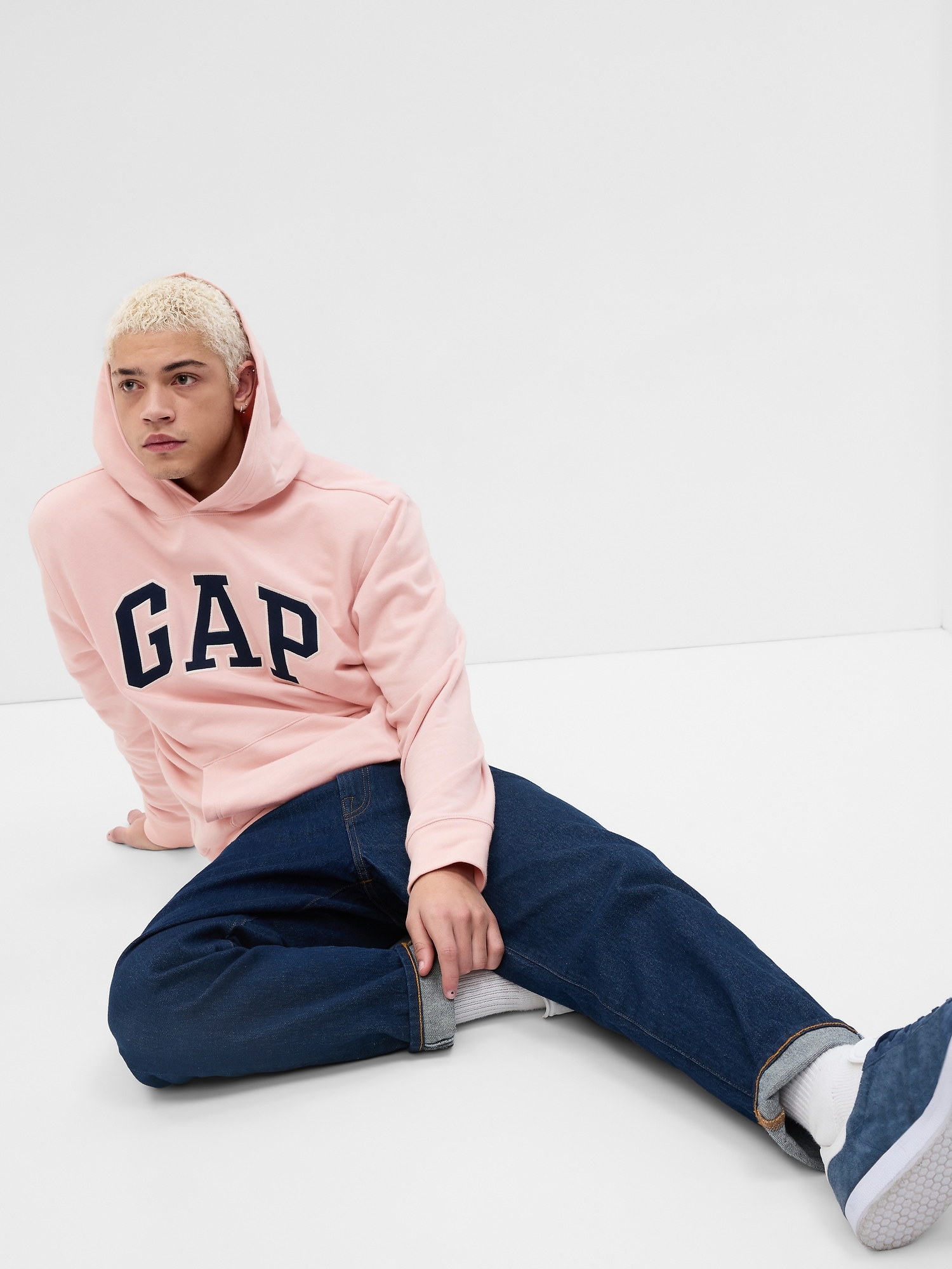 Gap Arch Logo Hoodie pink. 1