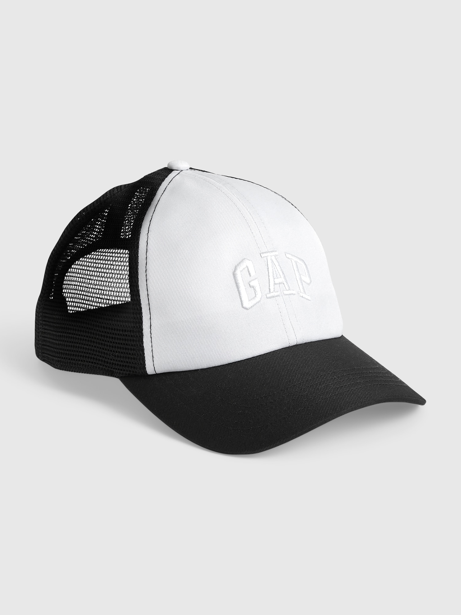 Gap Arch Logo Trucker Hat black. 1