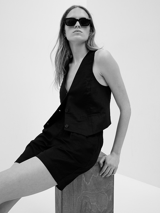 Image number 3 showing, Pleated Linen Bermuda Shorts