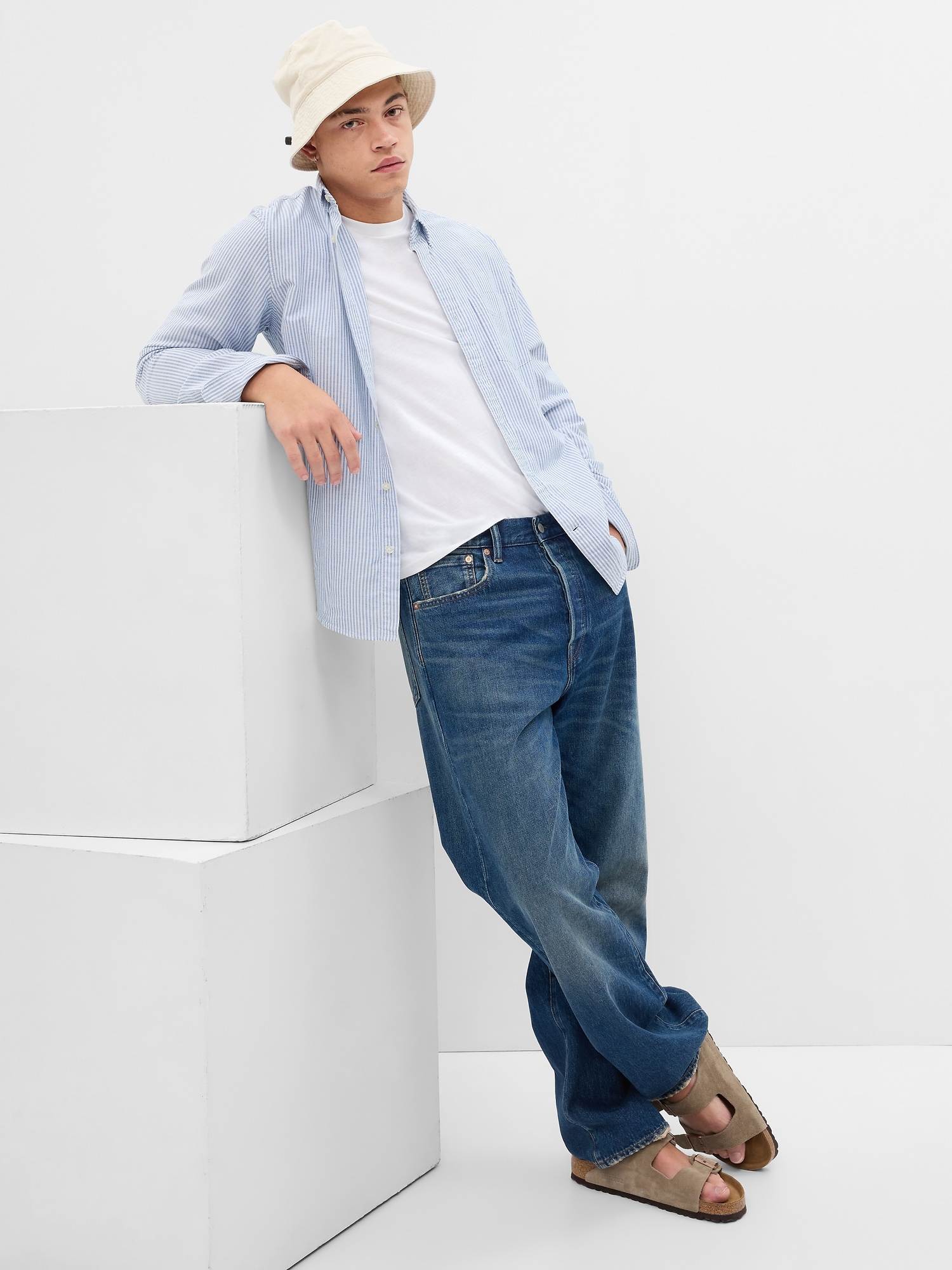 Gap Classic Oxford Shirt in Untucked Fit