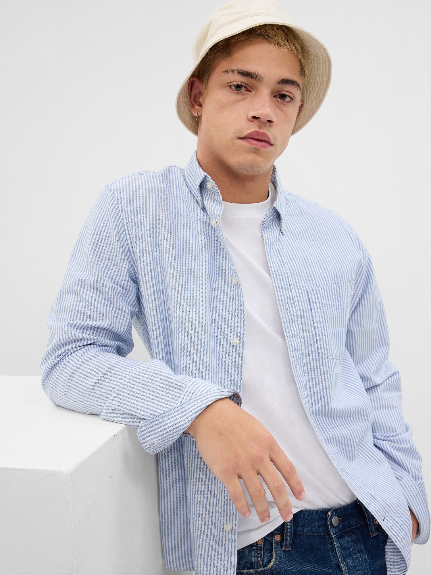 classic-oxford-shirt-in-untucked-fit-gap