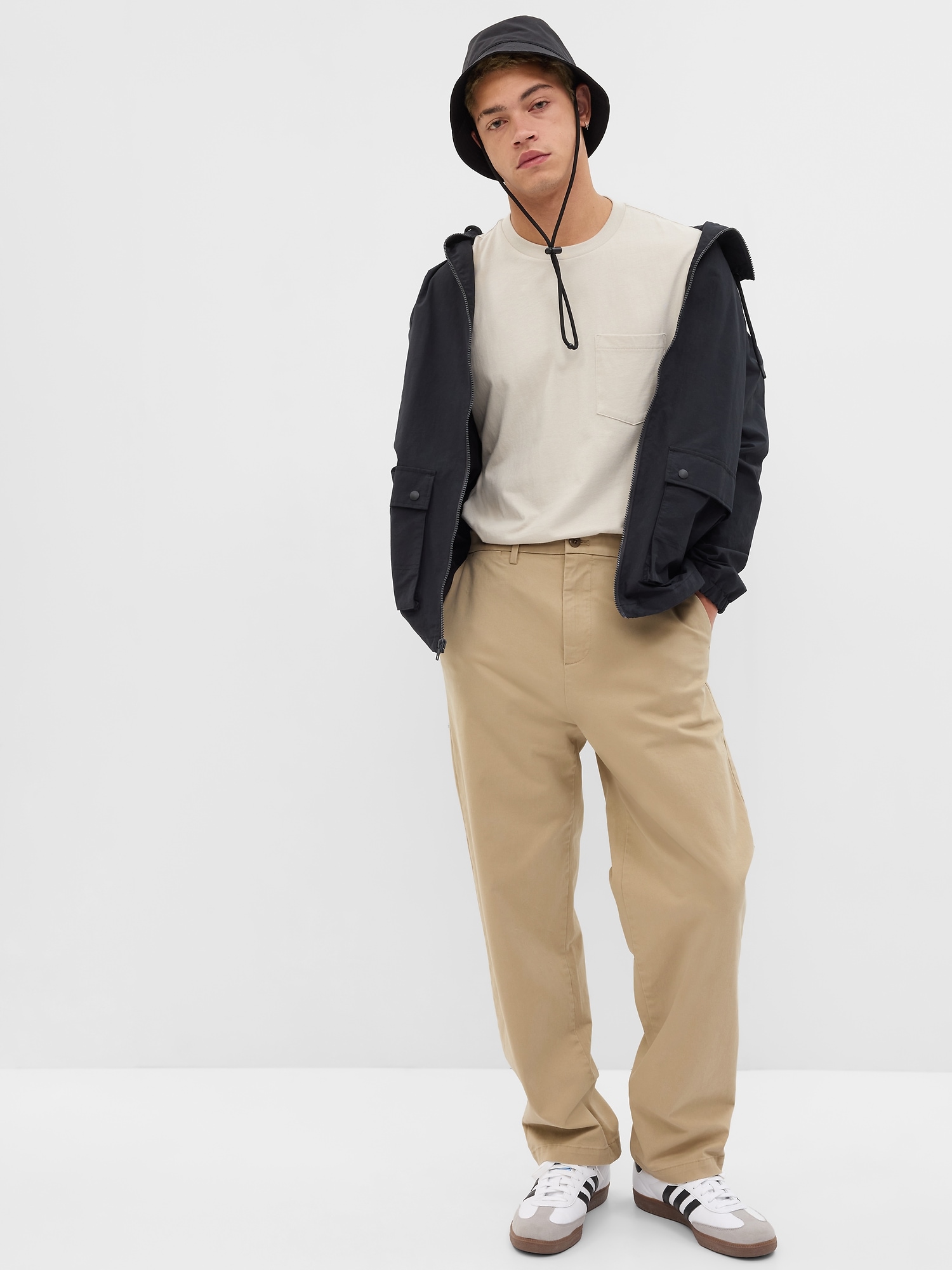 Modern Khakis in Baggy Fit with GapFlex