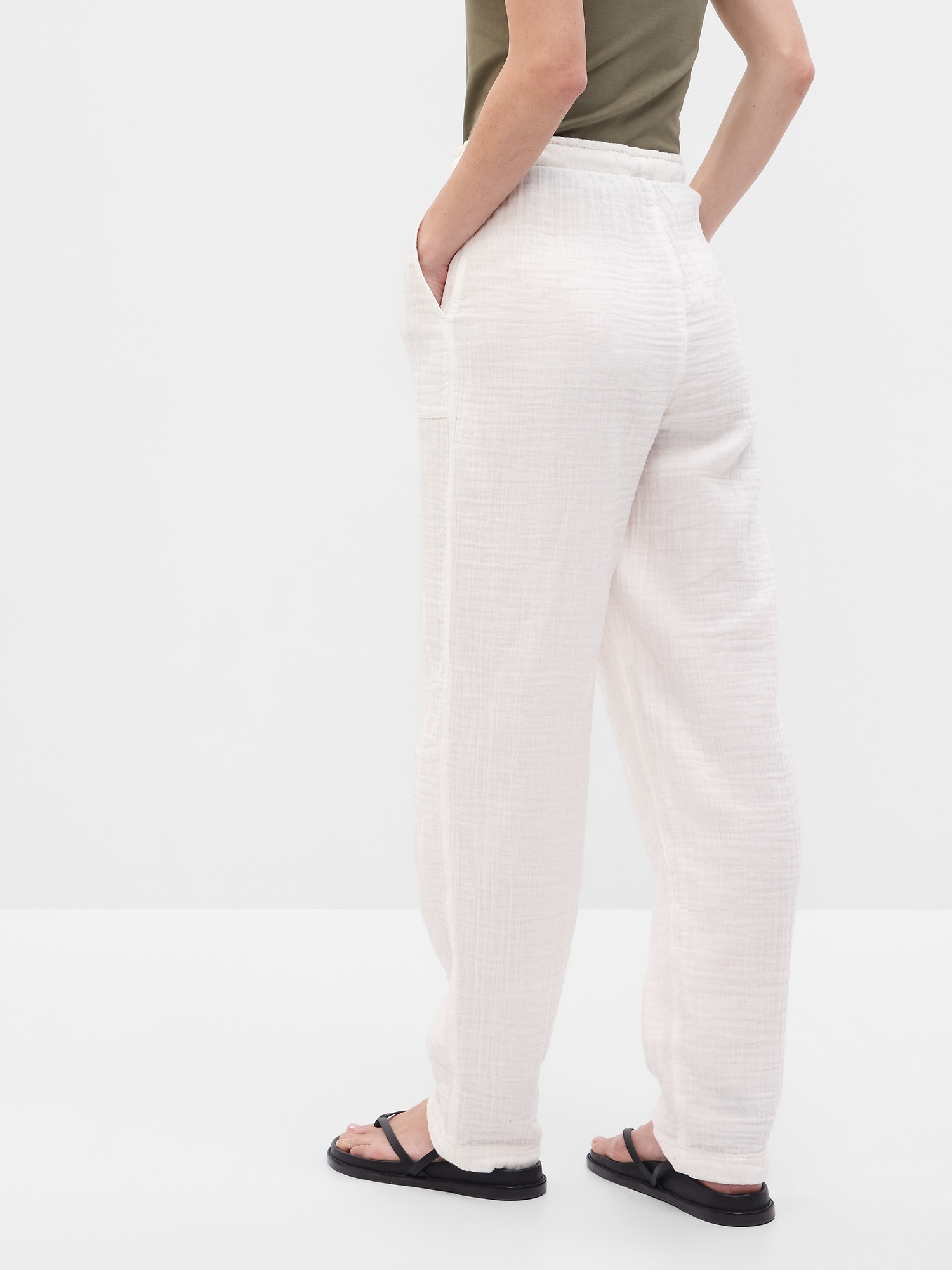 9 Easy Outfits Ft. Gap's Crinkle Gauze Wide-Leg Pants - The Mom Edit