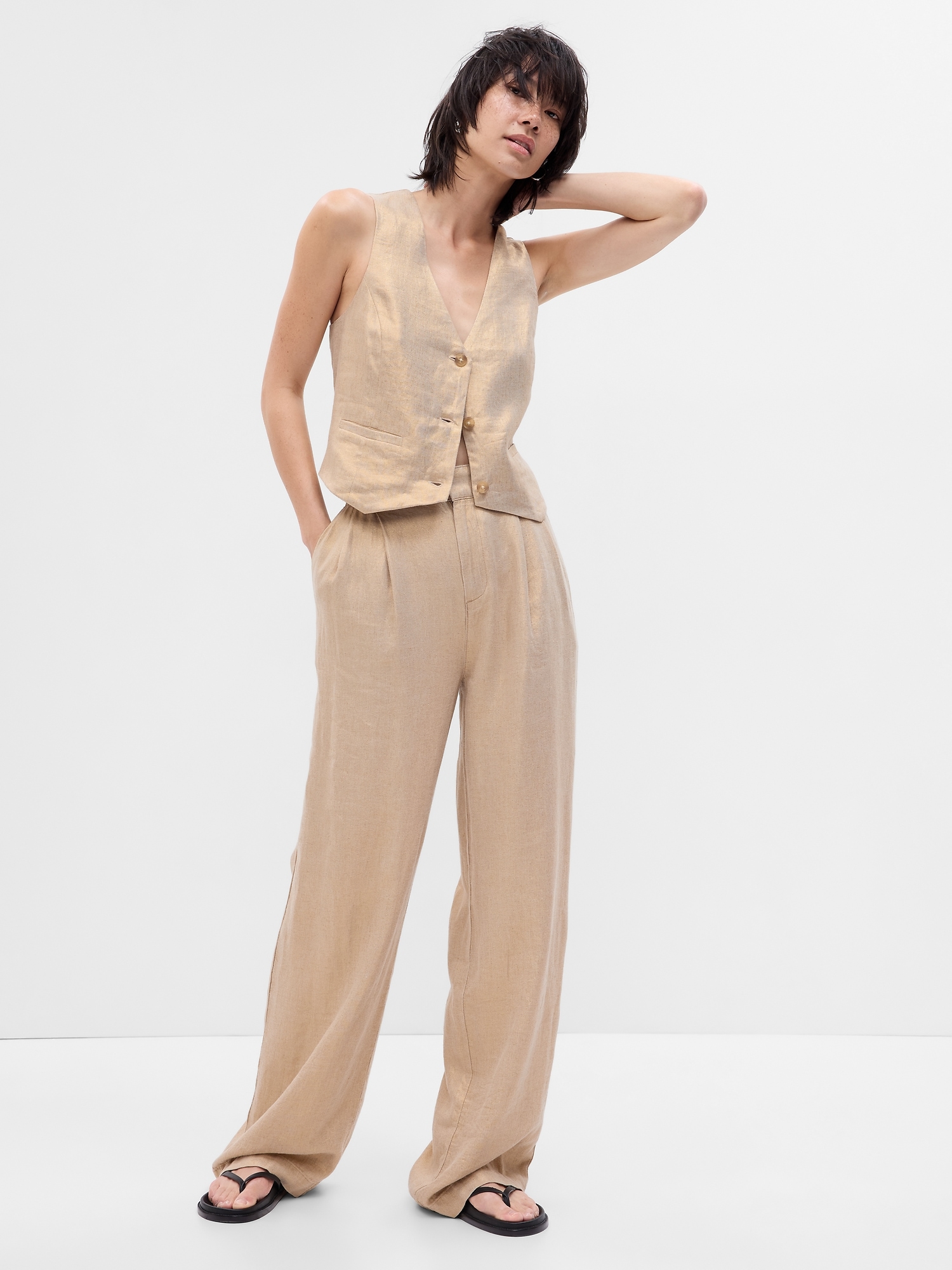 Gap Linen-Cotton Pleated Pants gold. 1