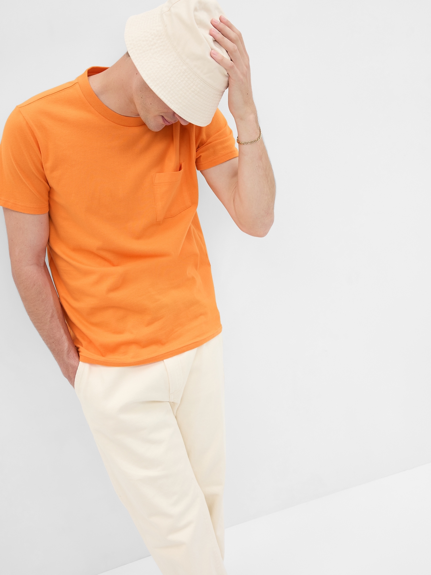 Gap 100% Organic Cotton Pocket T-Shirt orange. 1