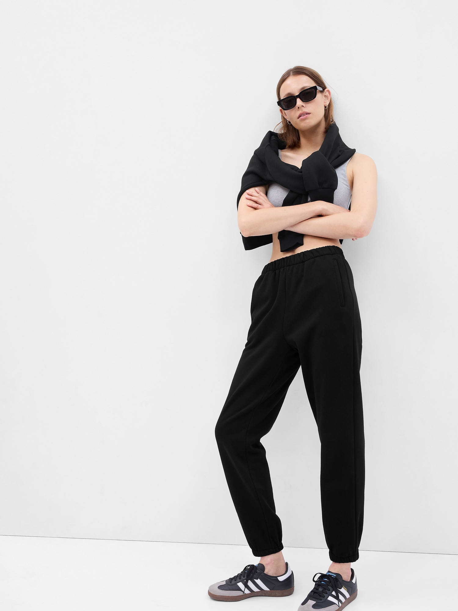 Gap High Rise Boyfriend Joggers In Black