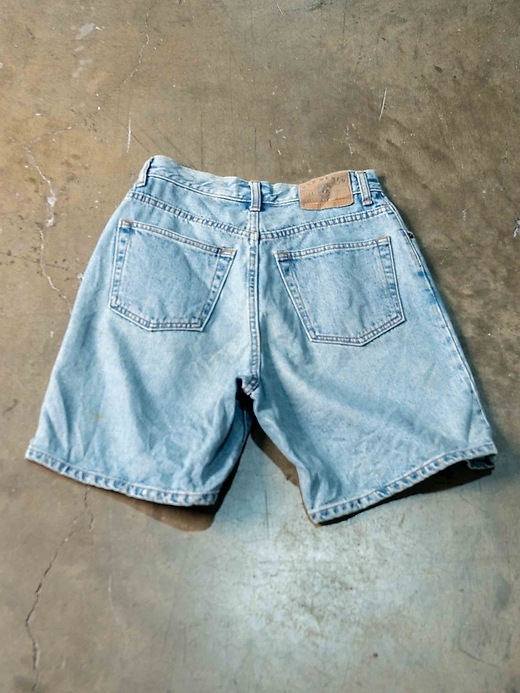 2 of 8 showing, with the color medium wash of product VINTAGE GAP Light Wash Denim Shorts