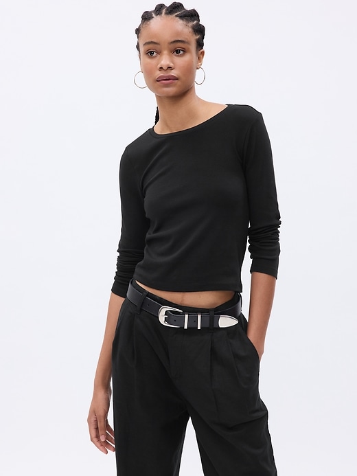 Modern Crest Cropped T-Shirt