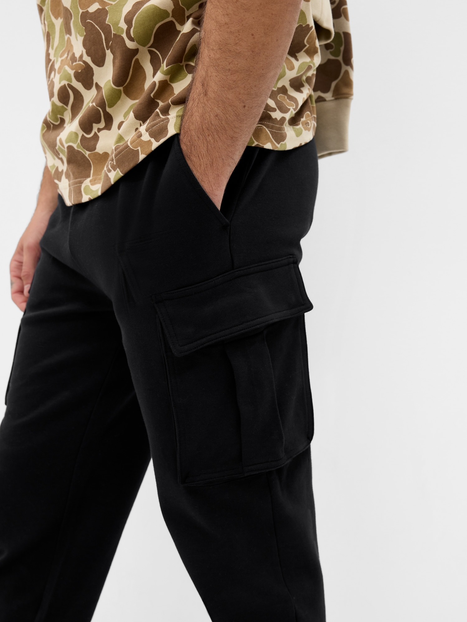 GapFit Tech Fleece Cargo Joggers