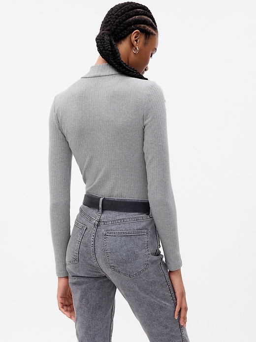 2 of 8 showing, with the color heather grey of product Modern Mockneck Cropped T-Shirt