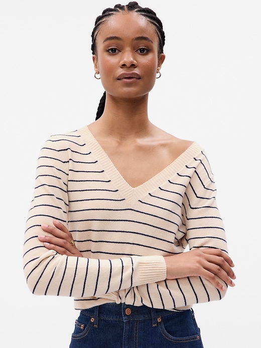 CashSoft V-Neck Sweater | Gap